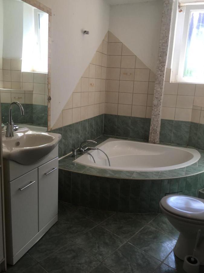 Zimmer Im Dachgeschoss Kaiserslautern Esterno foto
