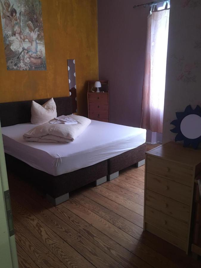 Zimmer Im Dachgeschoss Kaiserslautern Esterno foto