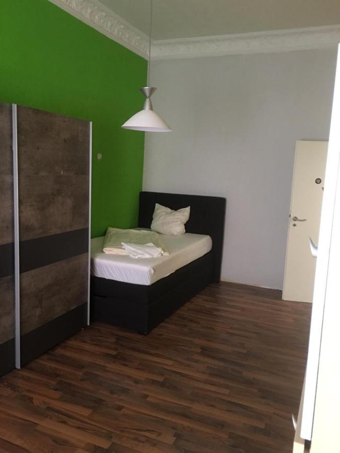 Zimmer Im Dachgeschoss Kaiserslautern Esterno foto