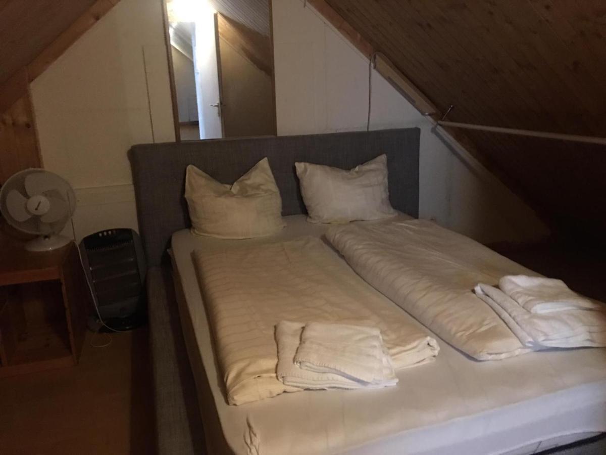 Zimmer Im Dachgeschoss Kaiserslautern Esterno foto