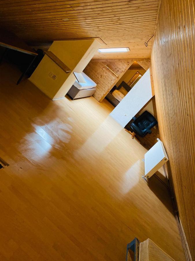 Zimmer Im Dachgeschoss Kaiserslautern Esterno foto